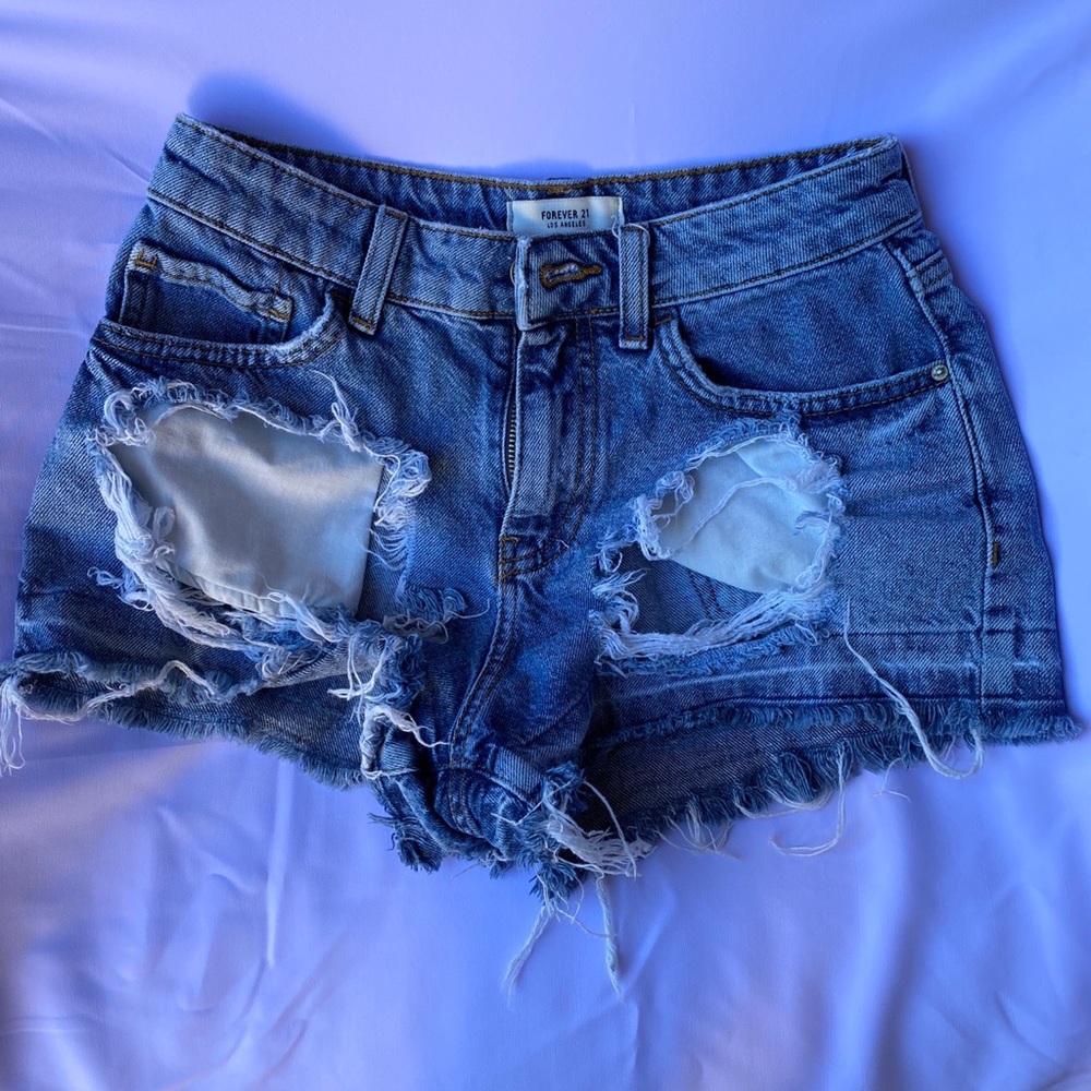 ♡ Featuring High Rise Shorts - Picture 2 of 4